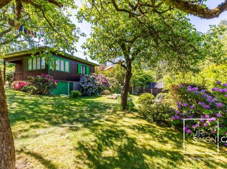 Stavební pozemek 780 m² s chatou v Hradištku