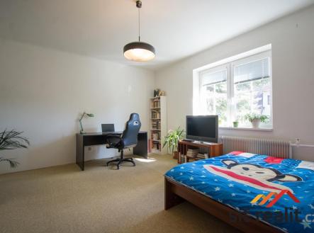Pronájem - dům/vila, 245 m²