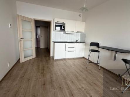 Pronájem bytu, 1+kk, 37 m²