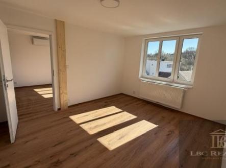 Pronájem bytu, 4+kk, 90 m²