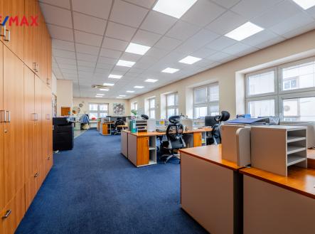 Pronájem kanceláře, 563 m²
