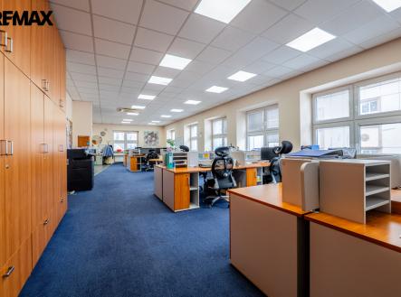 Pronájem kanceláře, 563 m²