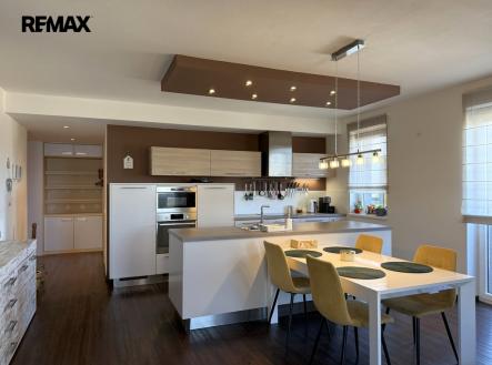 Pronájem bytu, 3+kk, 97 m²