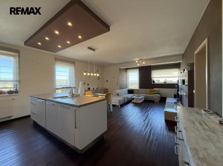 Pronájem bytu, 3+kk, 97 m²