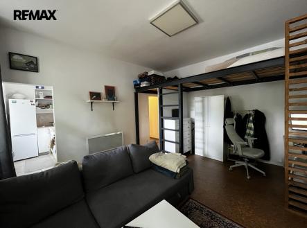 Pronájem bytu, 1+kk, 37 m²