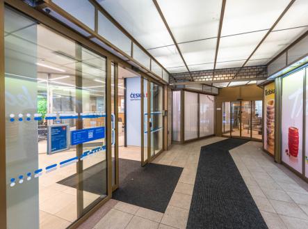 Pronájem kanceláře, 2 169 m²