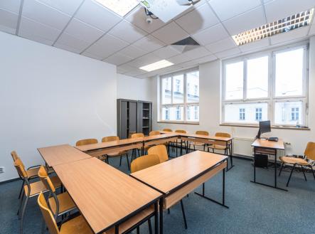 Pronájem kanceláře, 2 169 m²