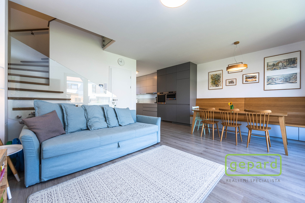 Obývací pokoj s jídelní částí