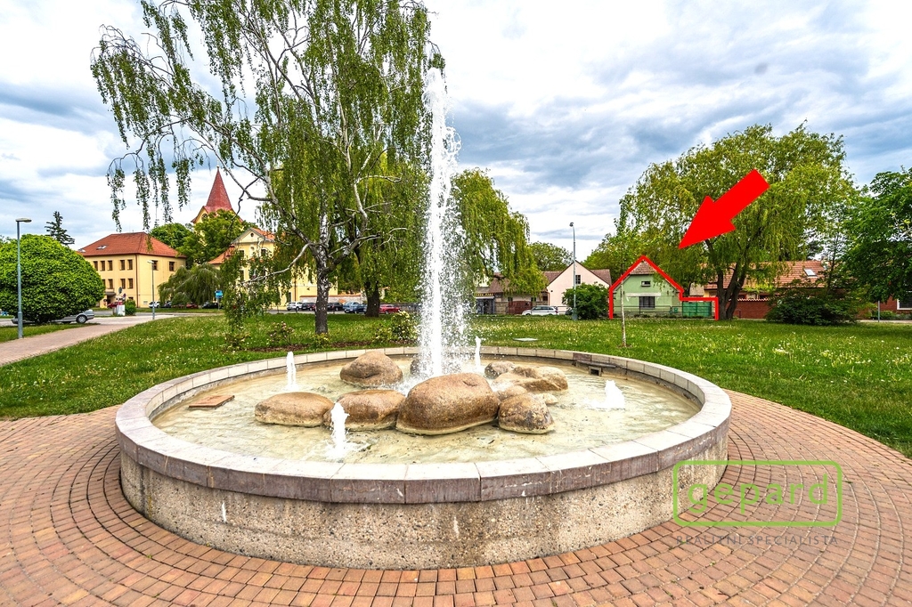 Fontána splněných snů, Husovo náměstí
