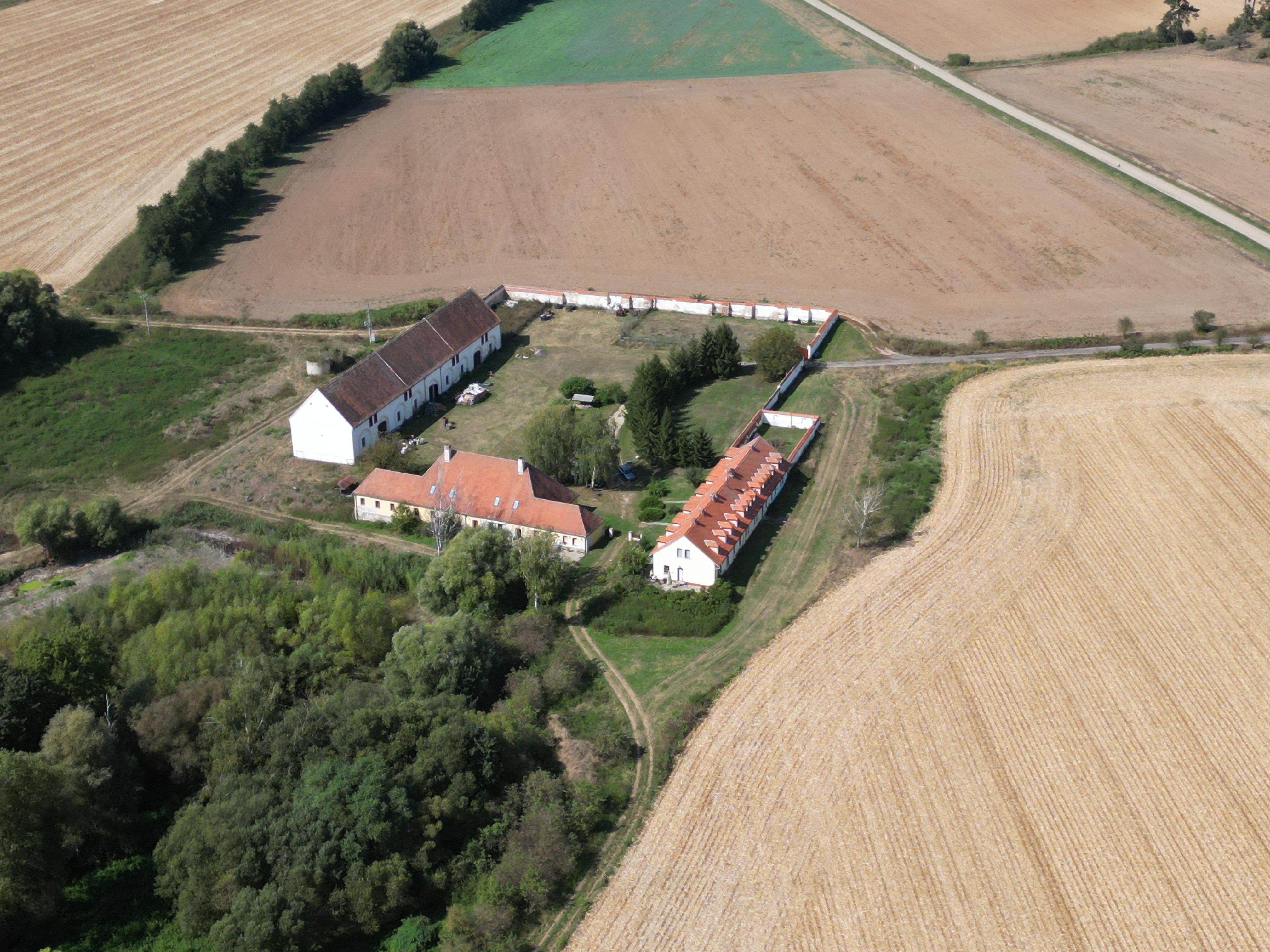 areál Němčický Dvůr ve Střelicích, okr. Znojmo