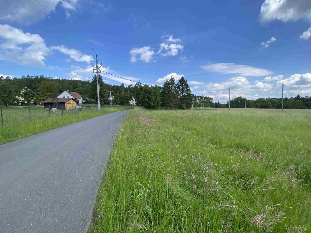 Stavební pozemek o velikosti 1400m2, Pavlovice nad Mží