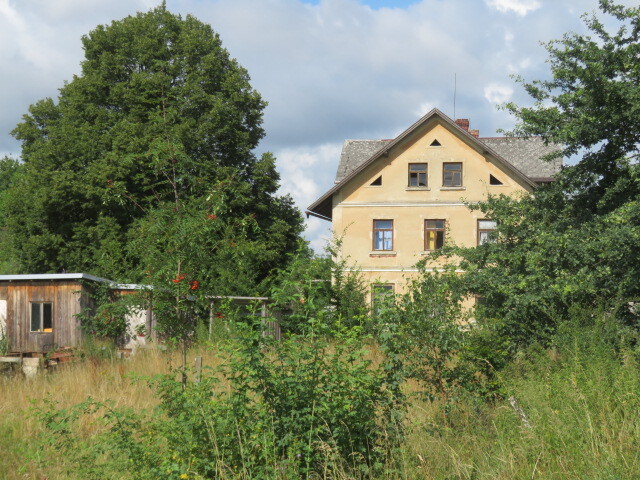 Rodinný dům s pozemkem o velikosti 2892m2, Kobyly - Sedlisko, podíl 1/3