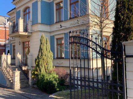 Prodej - kanceláře, 741 m²