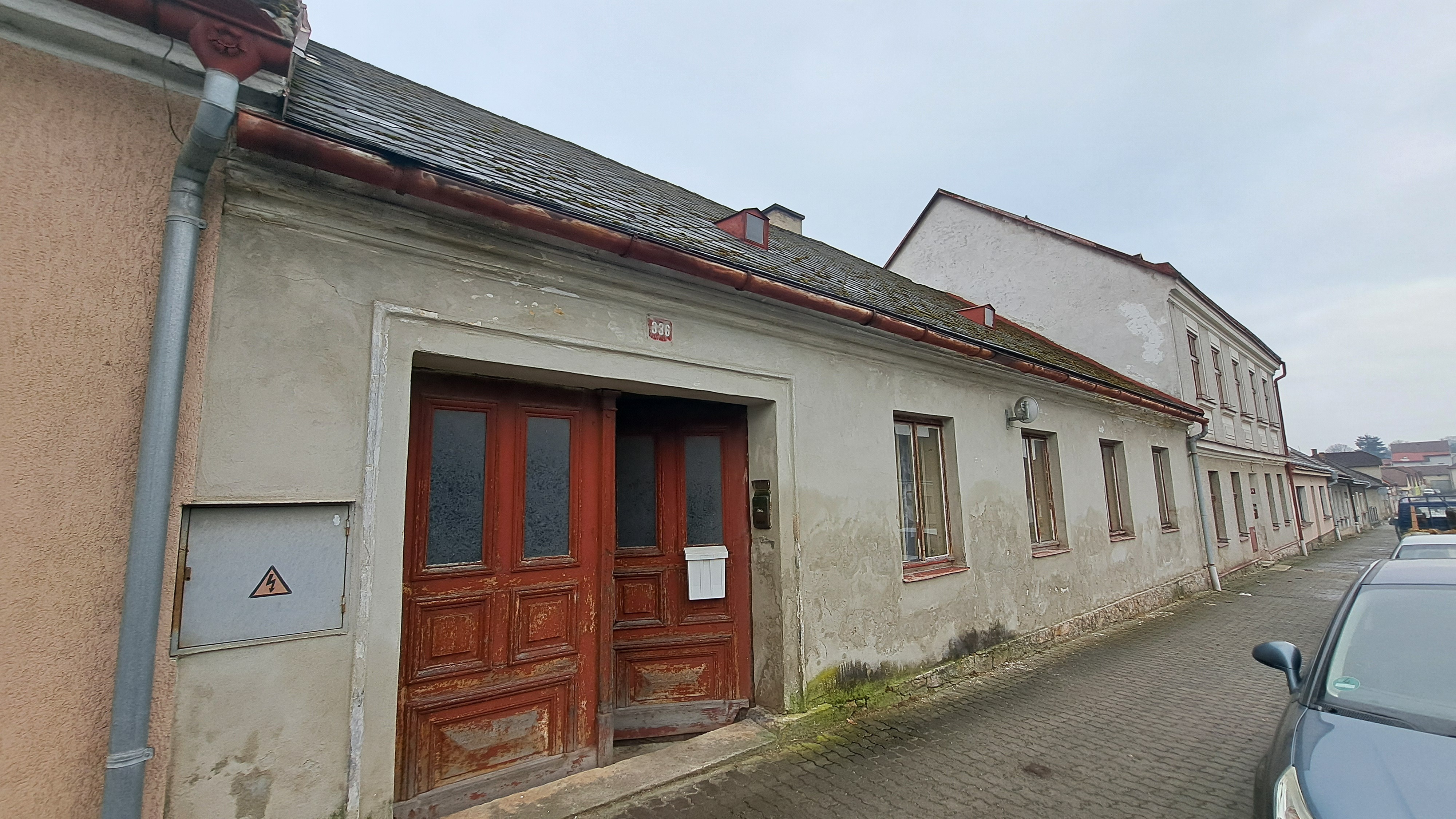 ideální podíl 4/28 rodinného domu s pozemky v k.ú. Žirovnice, okres Pelhřimov, opakovaná dražba