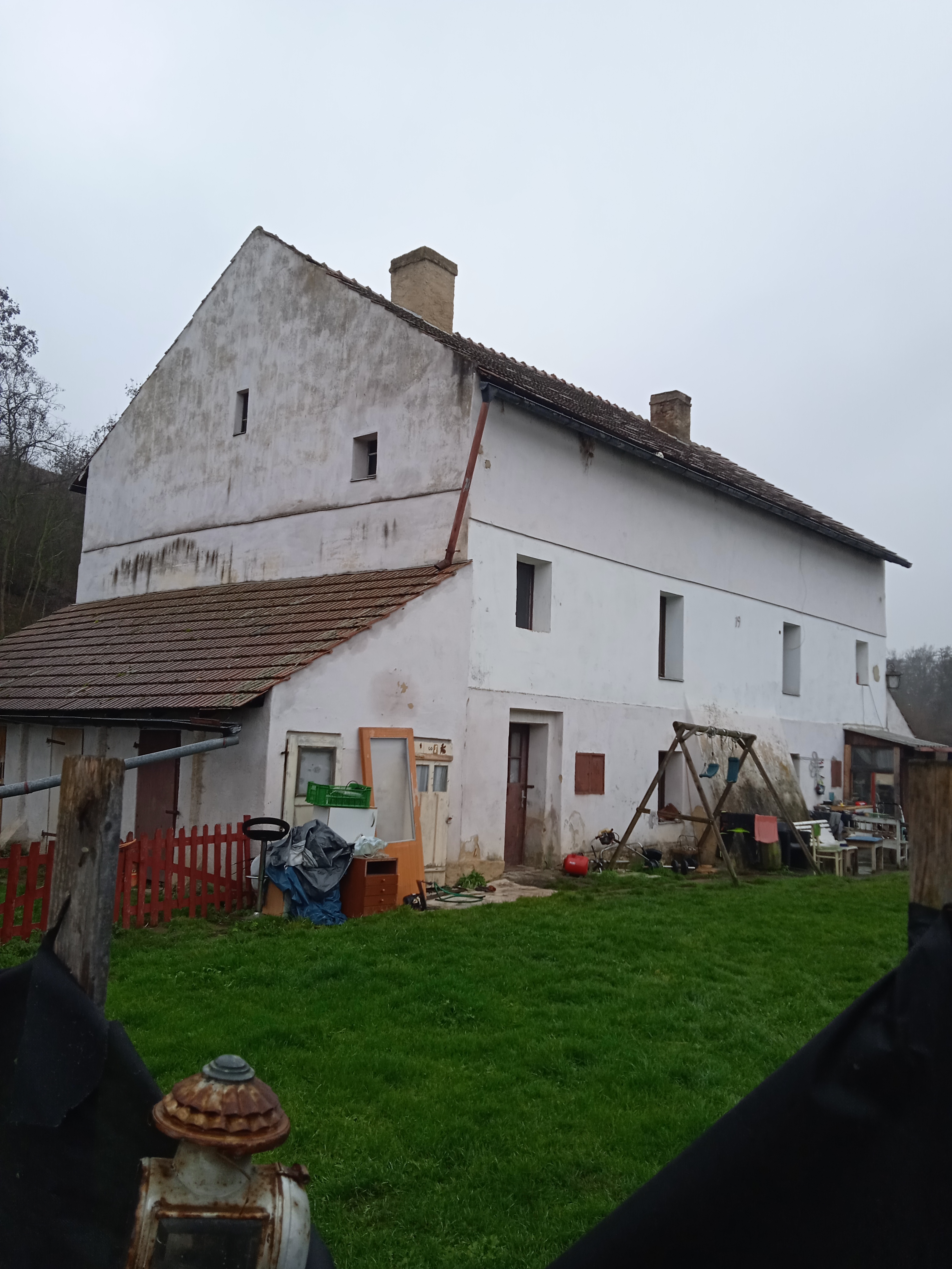 ideální podíl 1/30 rodinného domu v  k.ú. Krásný Dvůr, okres Louny