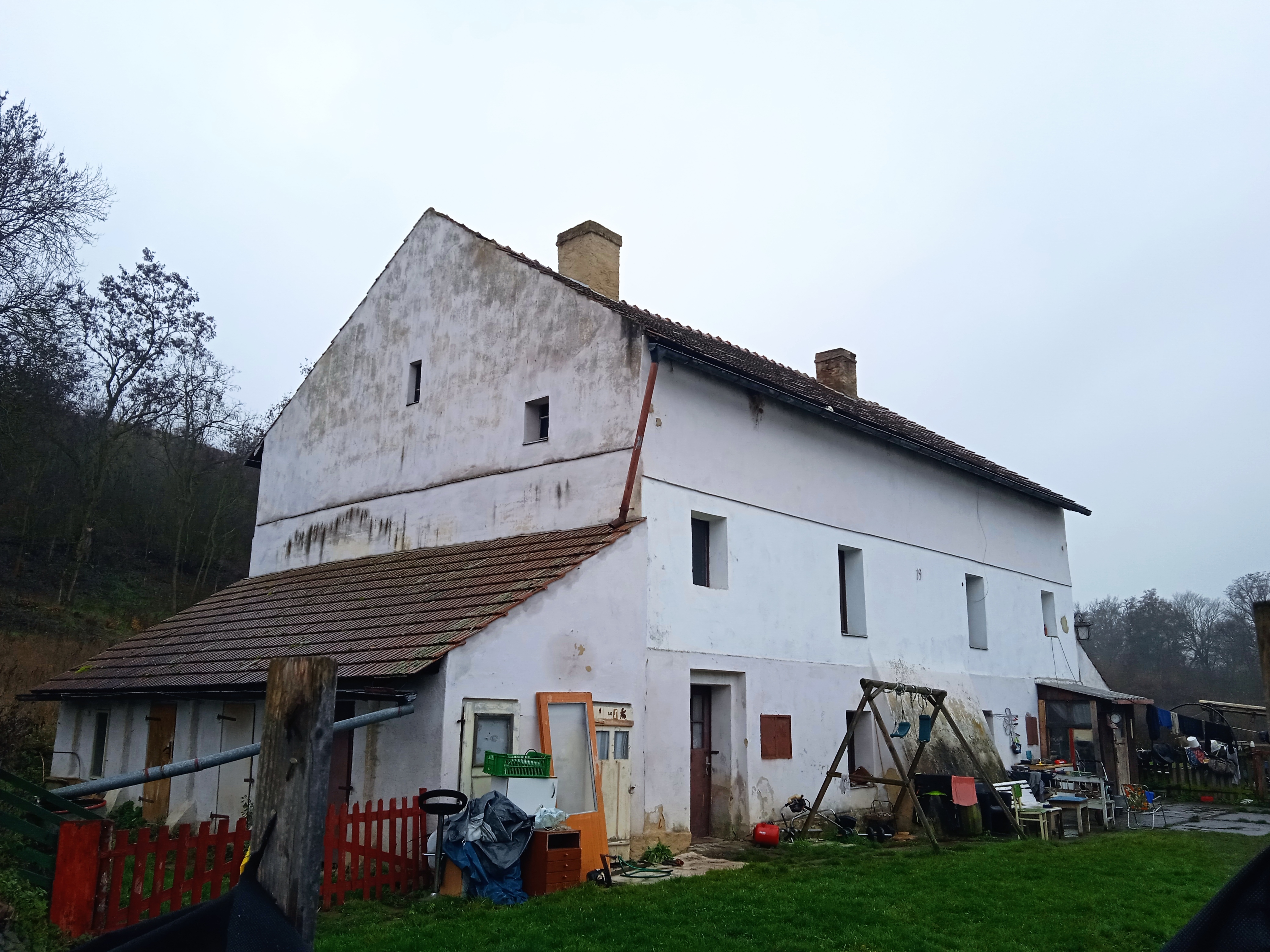 ideální podíl 1/30 rodinného domu v  k.ú. Krásný Dvůr, okres Louny