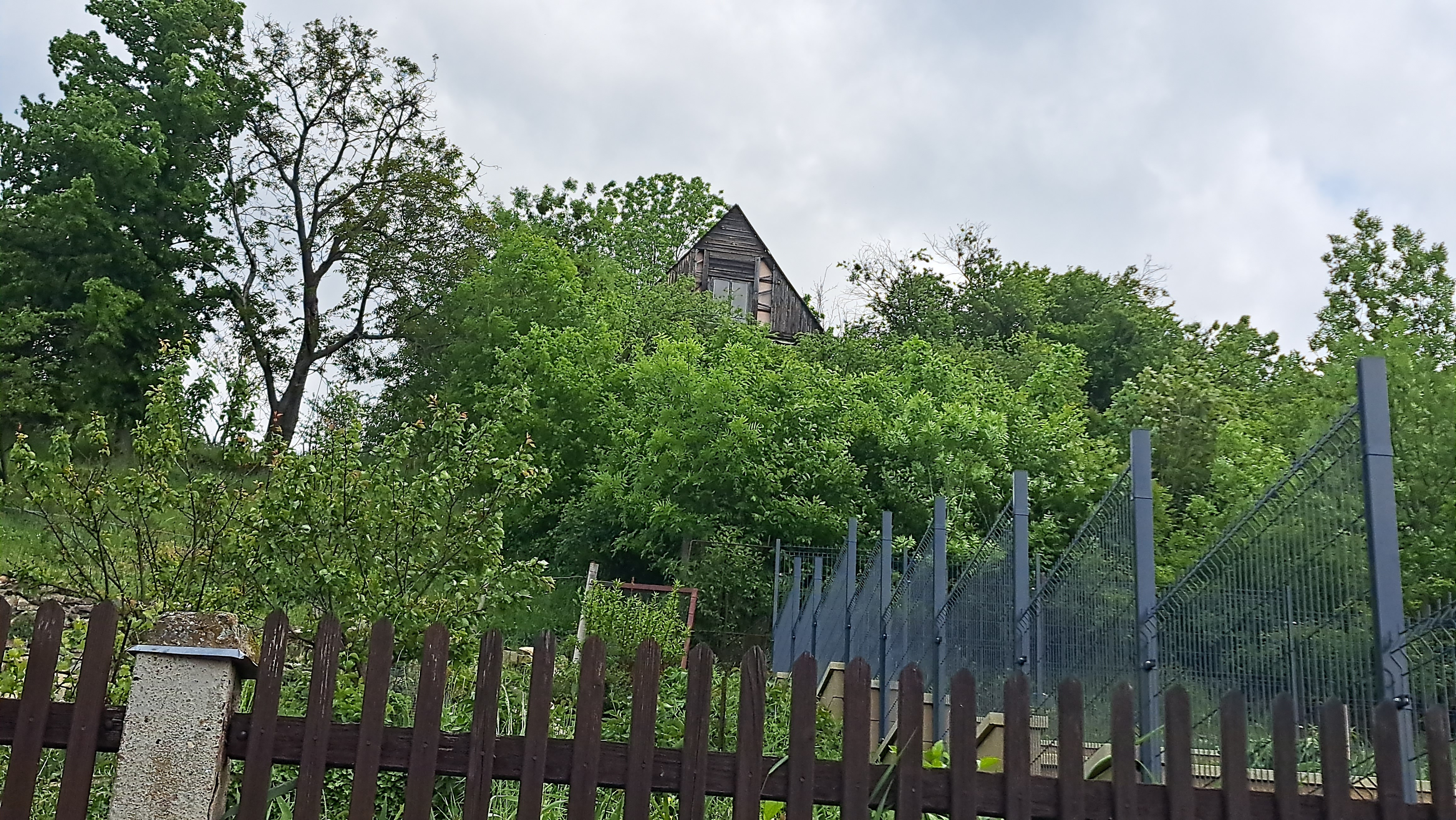 ideální podíl 1/2 stavby - rod. rekreace v k.ú. Velké Žernoseky, okres Litoměřice, opakovaná dražba