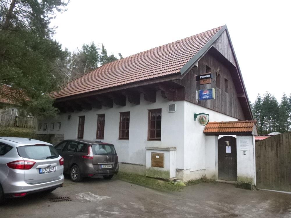 Dražba rodinného domu s hospodou, stodolou, stájemi a rozsáhlými přilehlými pozemky v obci Býšť, okr