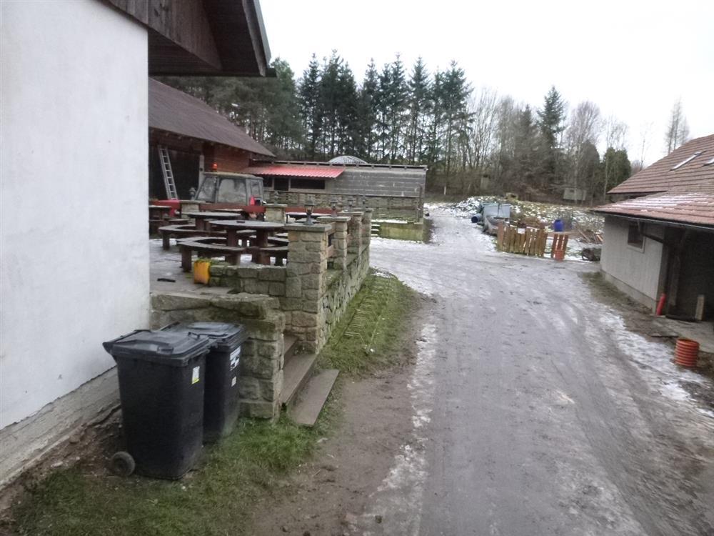 Dražba rodinného domu s hospodou, stodolou, stájemi a rozsáhlými přilehlými pozemky v obci Býšť, okr