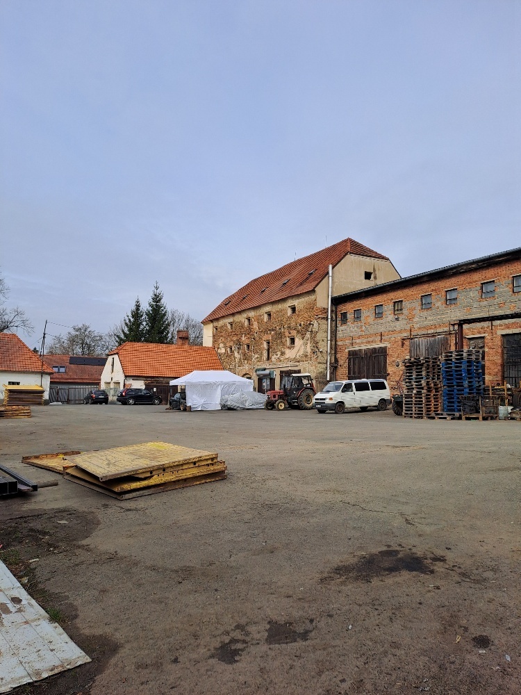 Dražba zemědělského areálu Jesenice, opakovaná dražba