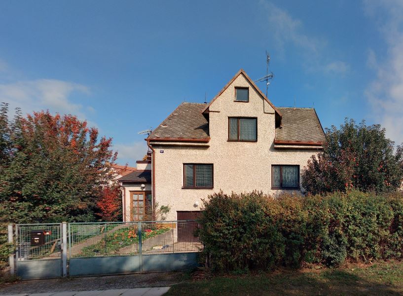 1/8 podíl na R.D. č.p. 137 a zahradě, LV 177 v obci Petrovice, okres Příbram