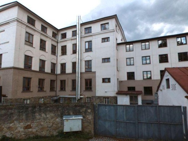 Soubor pozemků se stavbami, které spolu s oplocením tvoří uzavřený areál, Vidnava