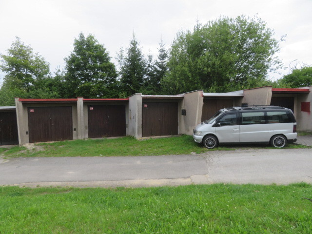 Garáž o velikosti 22m2, Jindřichův Hradec