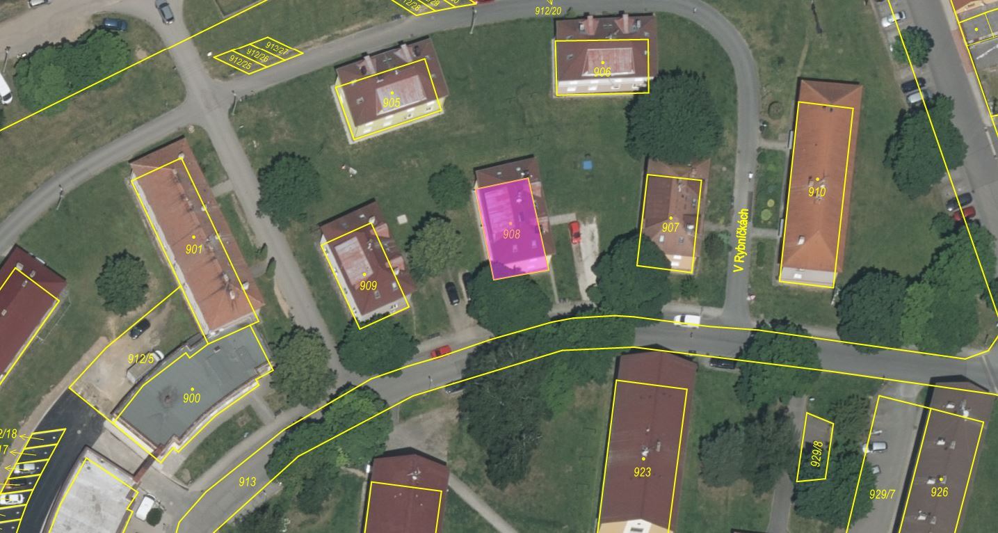 1/2 podíl na bytě v obci Tlučná