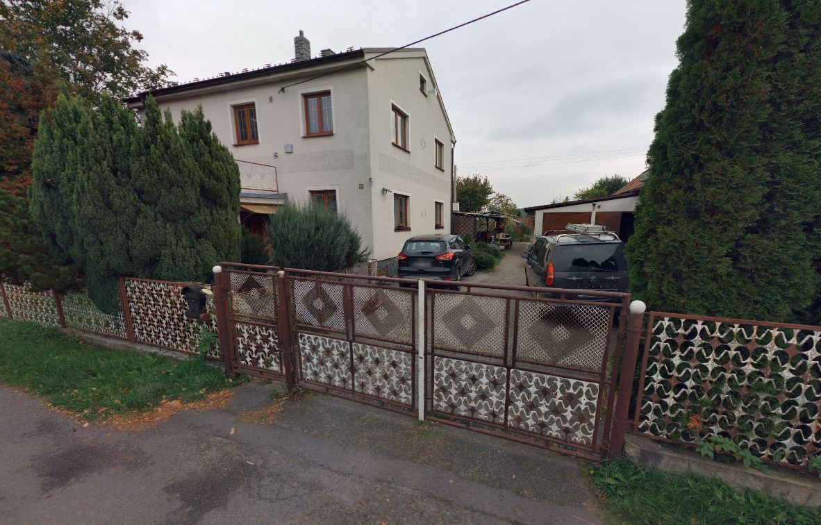 Rodinný dům č.p. 43 s garáží, víceúčelovou stavbou a zahradou v obci Nasavrky, okres Chrudim