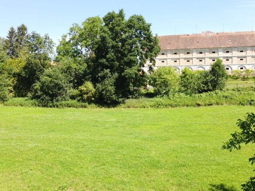 Pozemek o velikosti 1974m2, Jižná