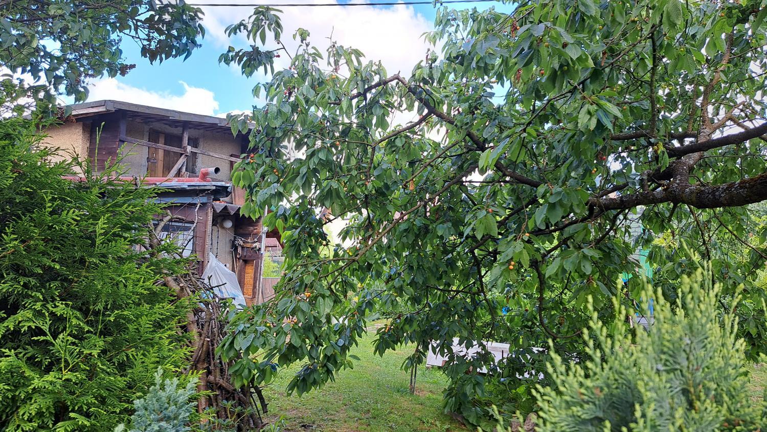 id. podíl 1/2 stavby na pozemku jiného vlastníka v k.ú. Hroznětín, okres Karlovy Vary, opakovaná dra