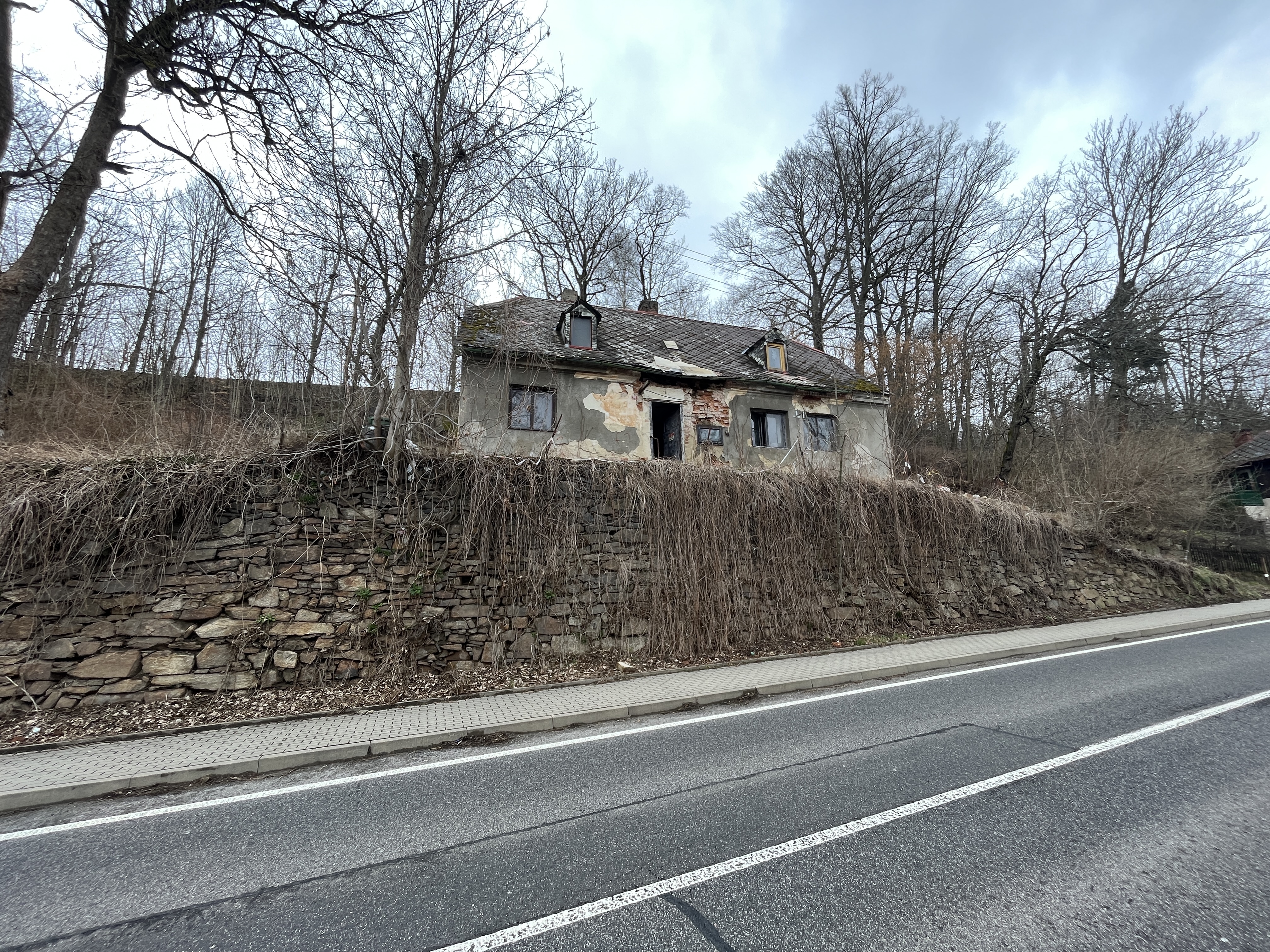 ideální podíl 6/7 rodinného domu a zahrady v k.ú. Nová Ves u Chrastavy, okres Liberec