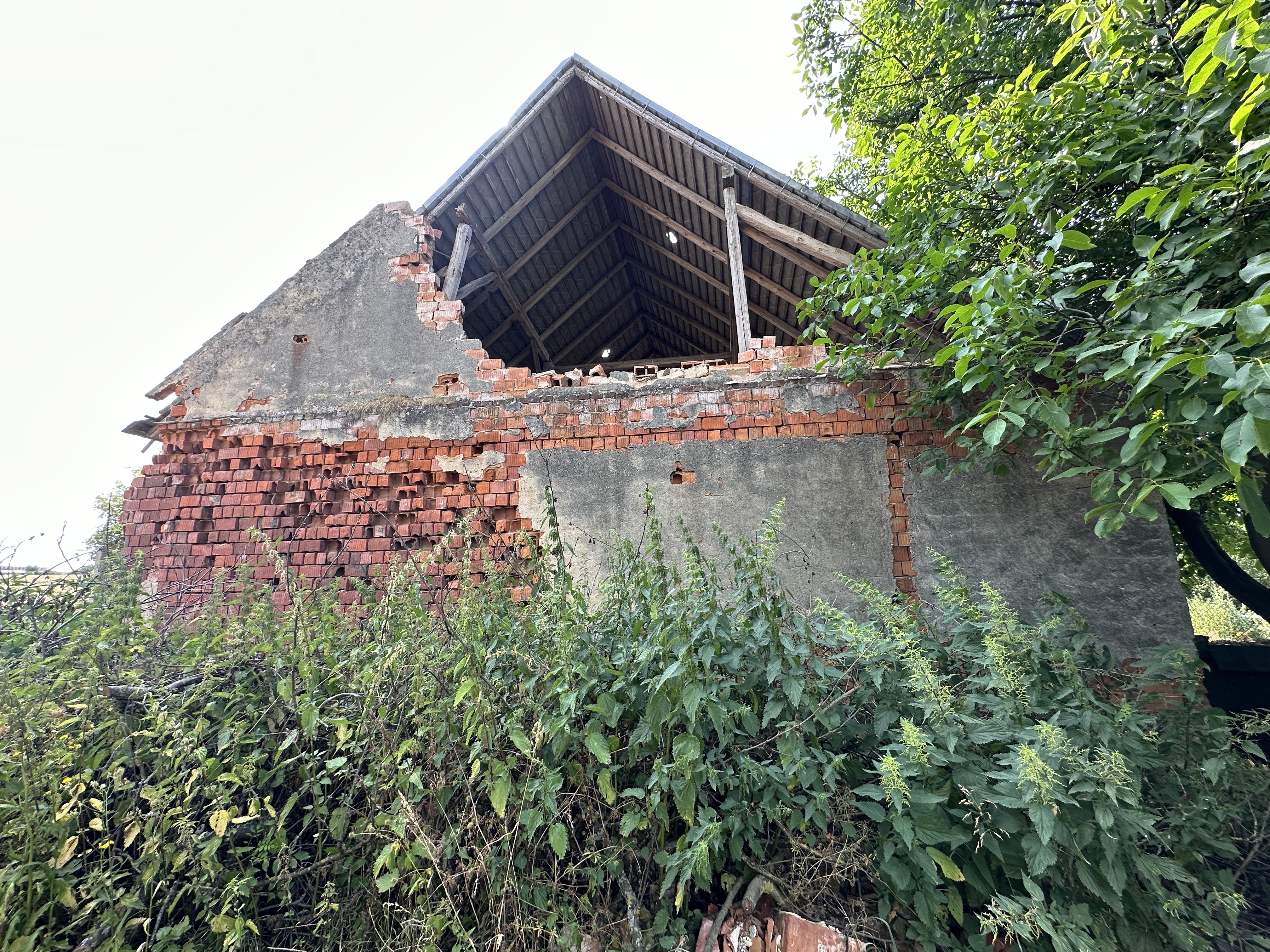 ideální podíl 1/2 zemědělské stavby v k.ú. Stálky, okres Znojmo, opakovaná dražba