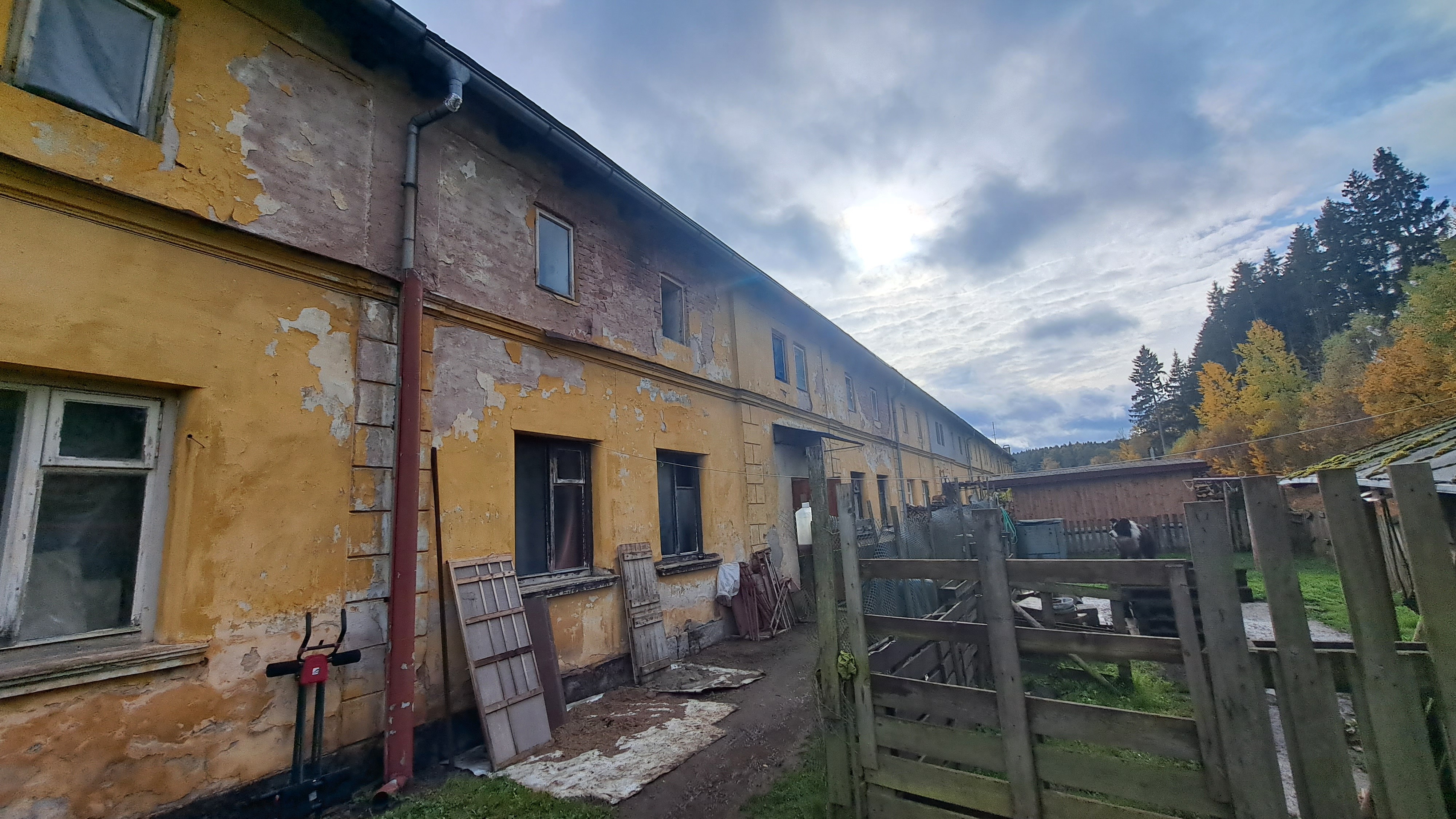 ideální podíl 1/2 rodinného domu v k.ú. Mostek, okres Trutnov, opakovaná dražba