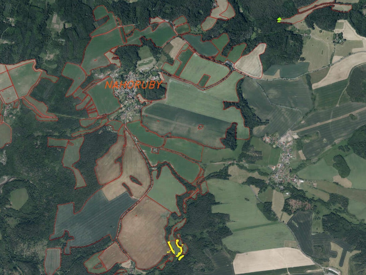 Pozemek o velikosti 3882m2, Nahoruby
