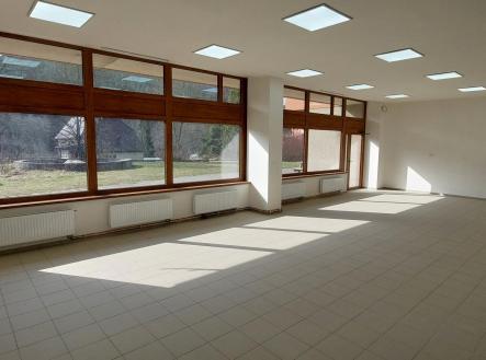 Pronájem obchodní prostor, 130 m²