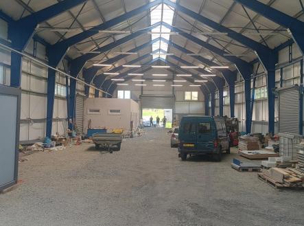 Pronájem - skladovací prostor, 512 m²
