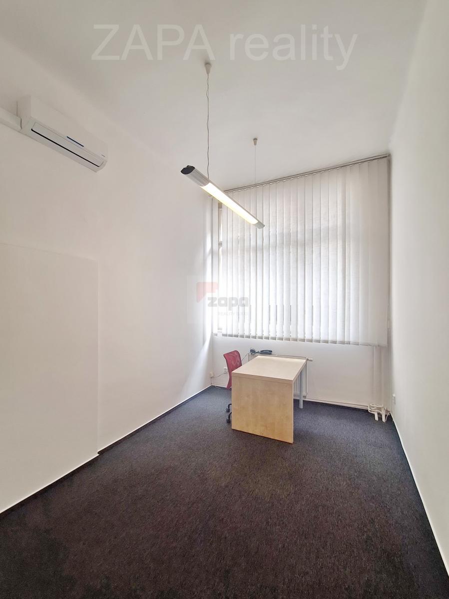 kancelář č. B 107.jpg