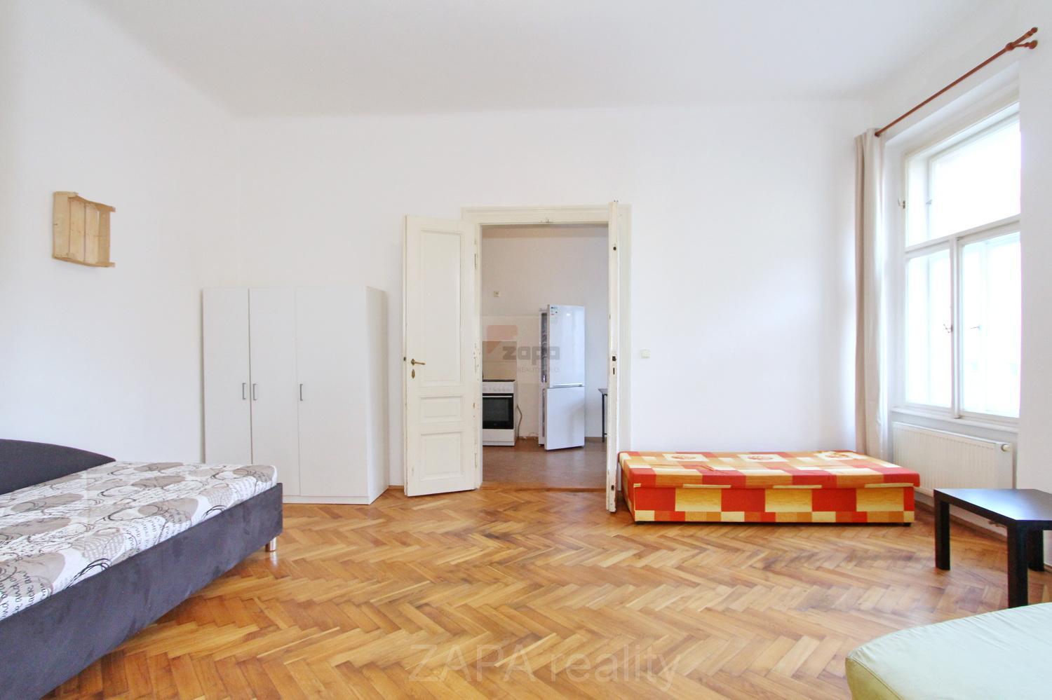 pokoj 2 do kuchyn.JPG