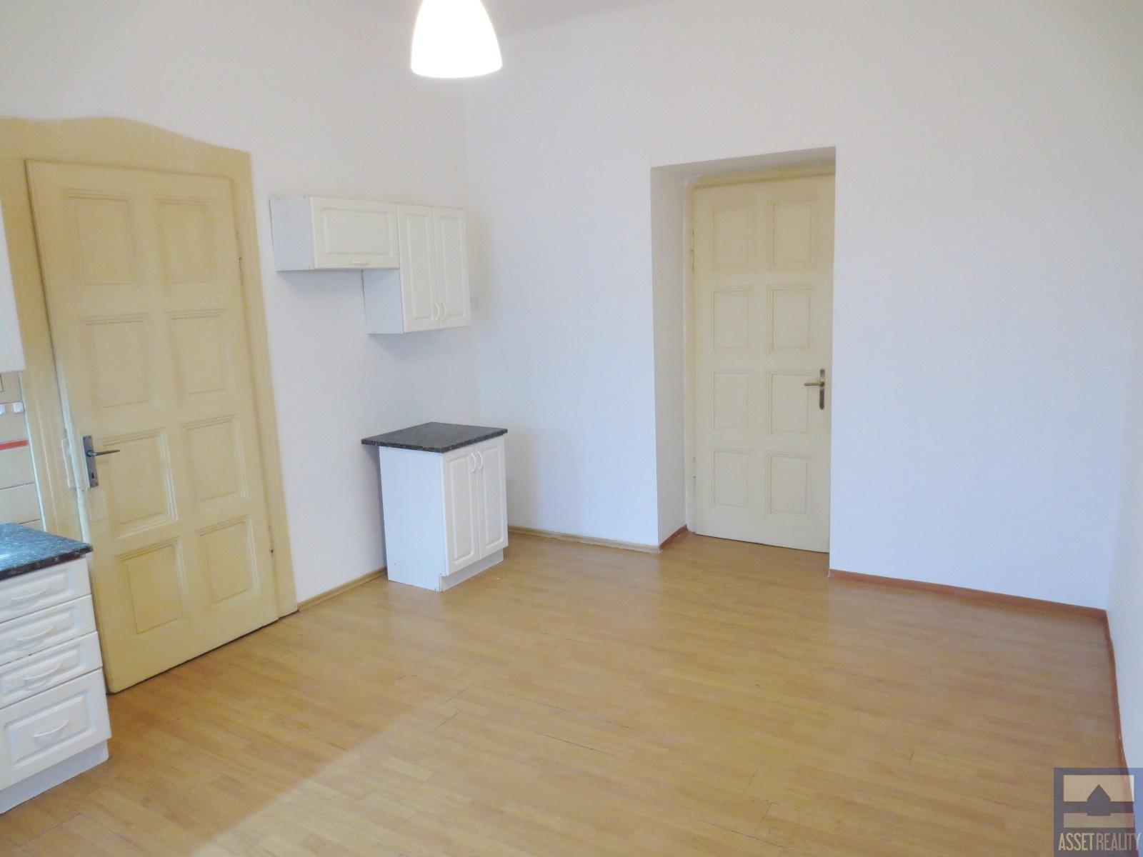 kuchyň - pohled 3.JPG