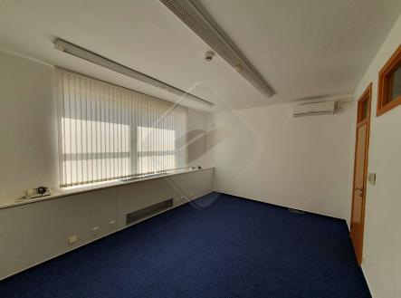 Pronájem kanceláře, 65 m²