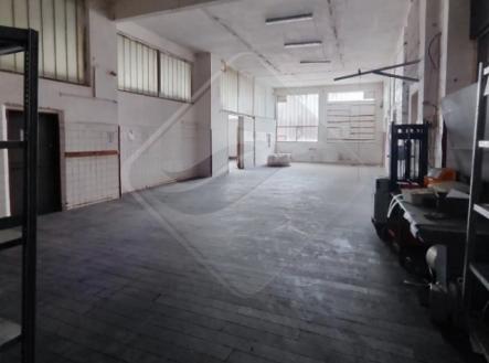 Pronájem - skladovací prostor, 720 m²