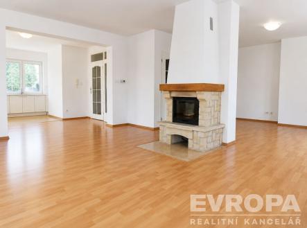 Pronájem domu/vily, 200 m²