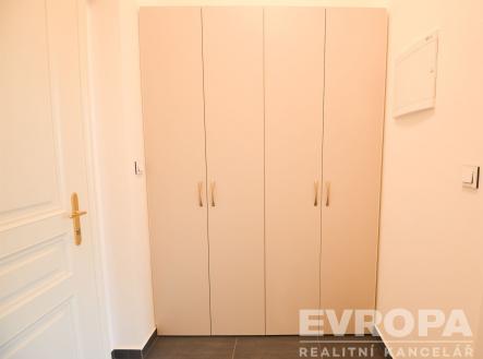 Pronájem bytu, 1+kk, 32 m²