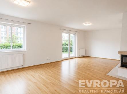 Pronájem domu/vily, 334 m²