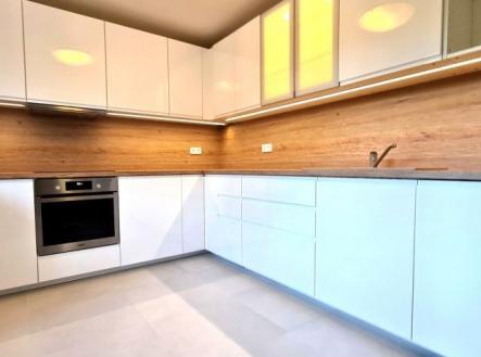 Pronájem domu/vily, 350 m²