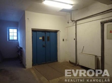 Pronájem výrobní prostor, 300 m²