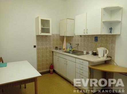 Pronájem výrobní prostor, 300 m²