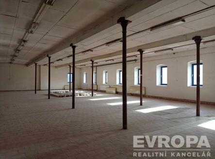 Pronájem skladovací prostor, 520 m²