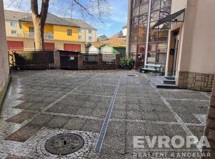 Pronájem kanceláře, 520 m²